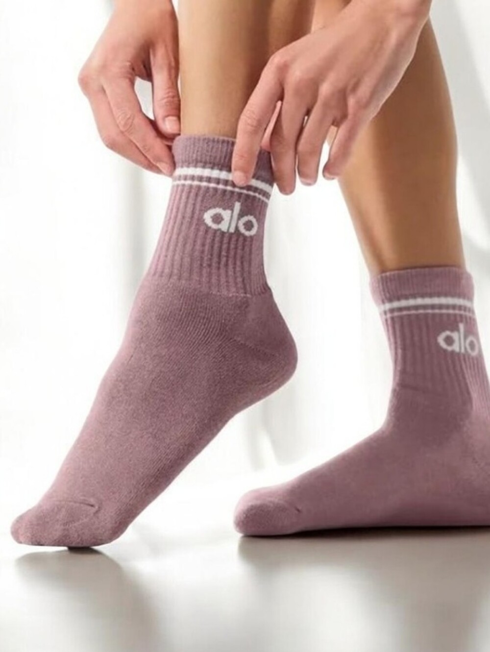 #16 ALO Yoga Crew Athletic Socks - Dusty Mauve with White Stripes - Picture 1 of 3